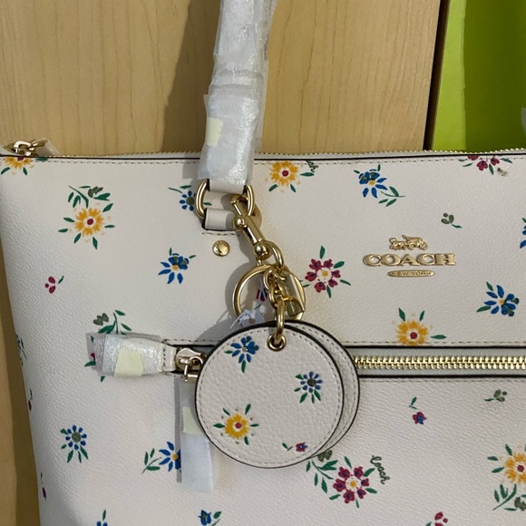 COACH Gallery Tote with matching Mirror Bag Charm - Picture 5 of 16